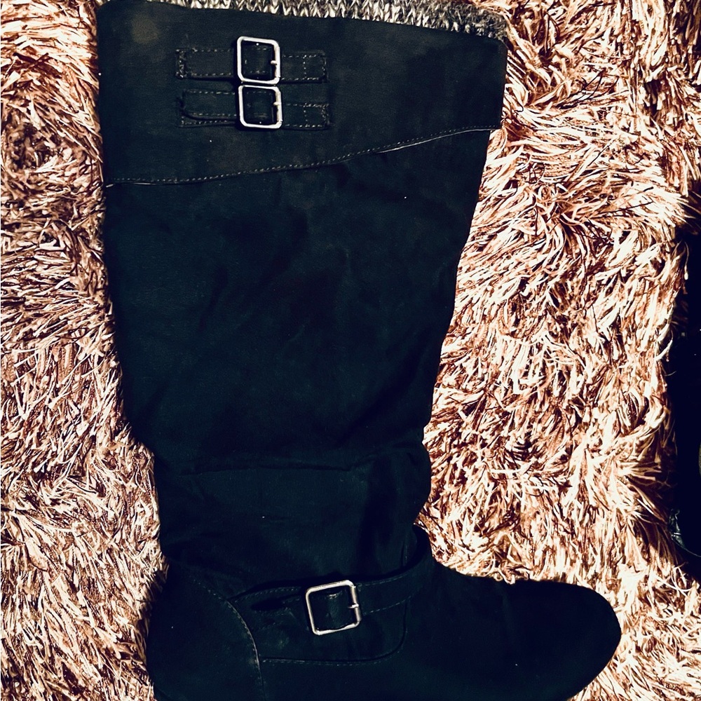Gorgeous boots - Picture 2 of 3